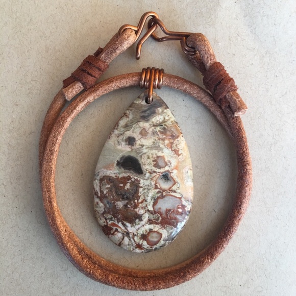 Jewelry - 🐣SALE 1/2 OFF 16” Agate Leather Choker Necklace